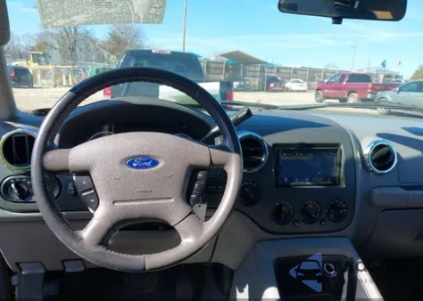 2005 Ford Expedition Nbx/Xlt z USA, uszkodzony, nr VIN 1FMFU16545LA44155